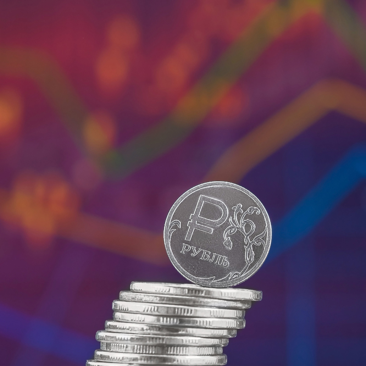 Рубль умер, да здравствует король?